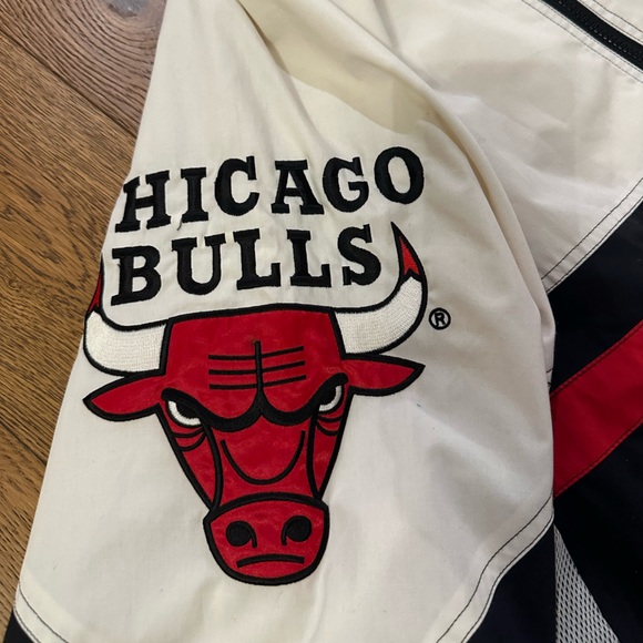 vintage 90s Chicago Bulls Starter half-zip pullover windbreaker jacket. - Picture 8 of 11